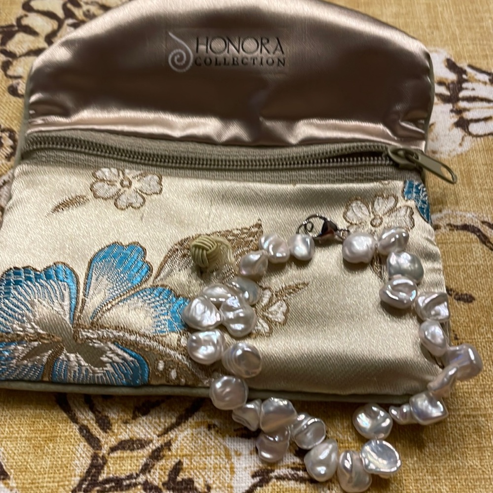Freshwater pearl bracelet